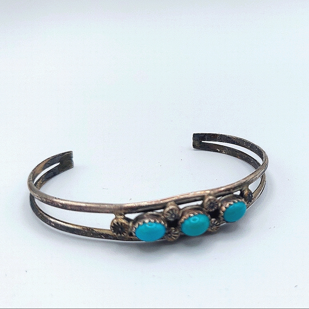 Vintage Silver turquoise cuff bracelet southwest style